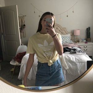 ⚡️yellow adidas tee